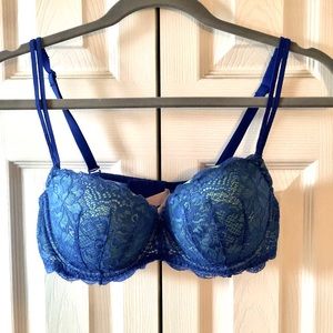 VS PINK blue/teal shaped underwire laced foam bra
